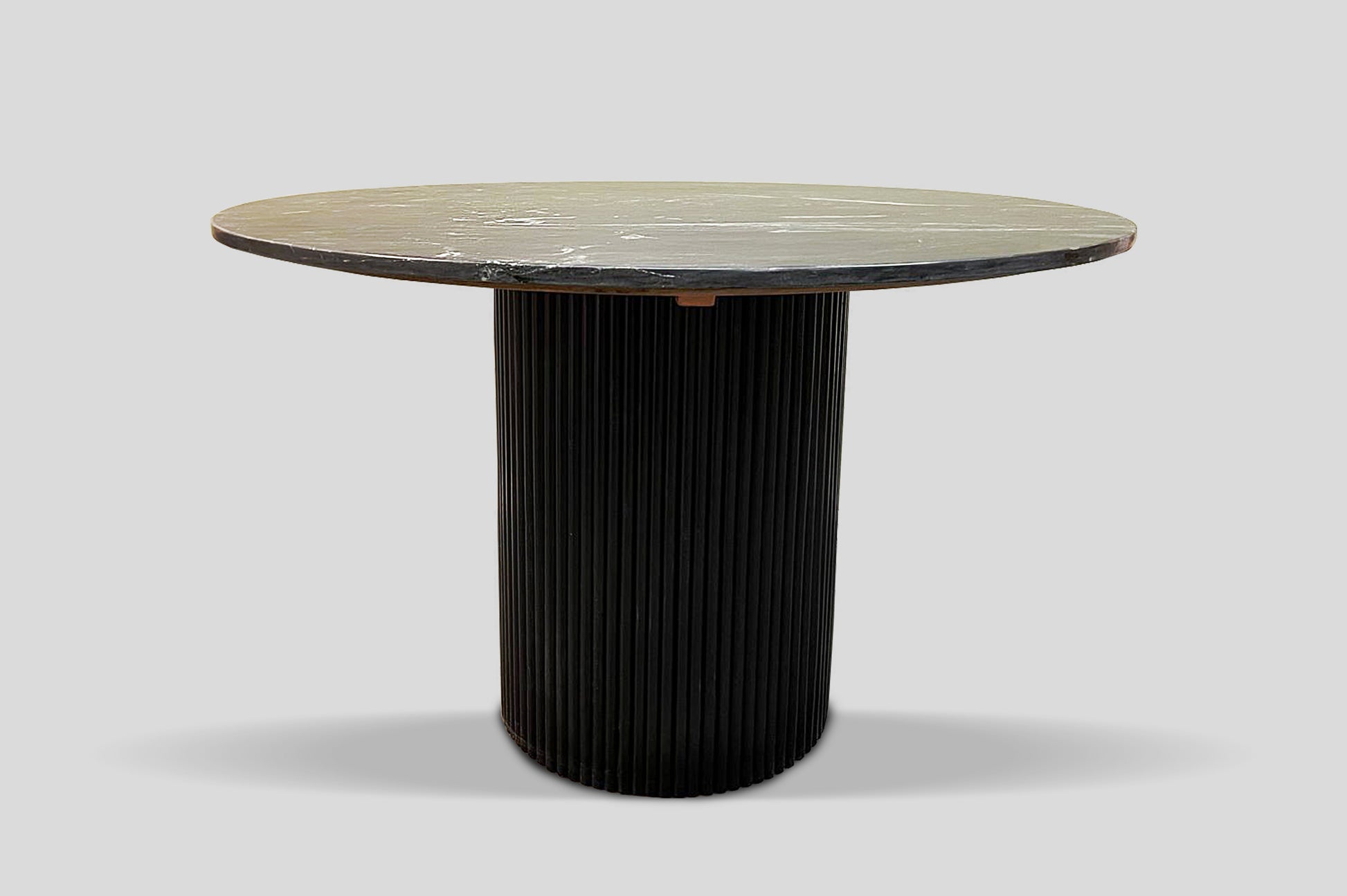 Ibiza- Table à Manger ronde en manguier et marbre noir 120cm - Sarrva